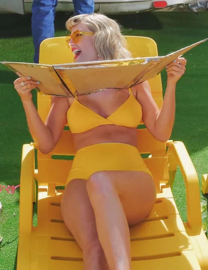 Taylor Swift in Bikini Pictures